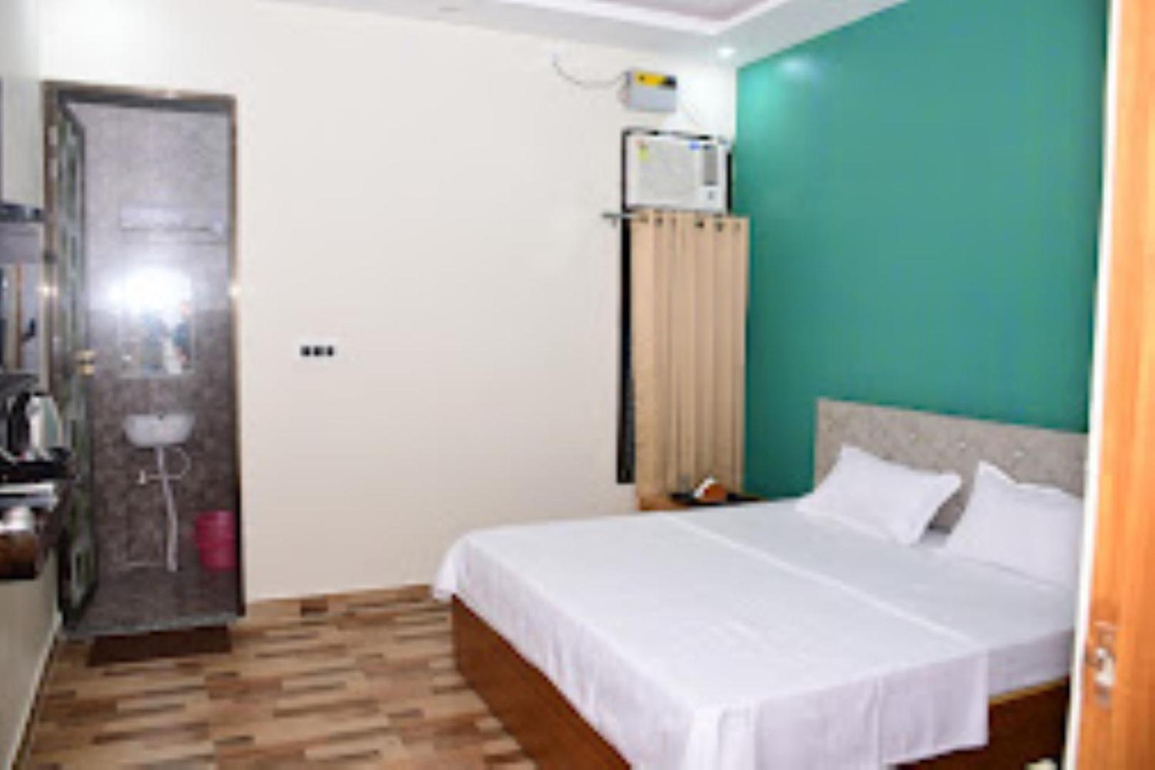 Hotel Renu Paradise , Ayodhya Exterior foto